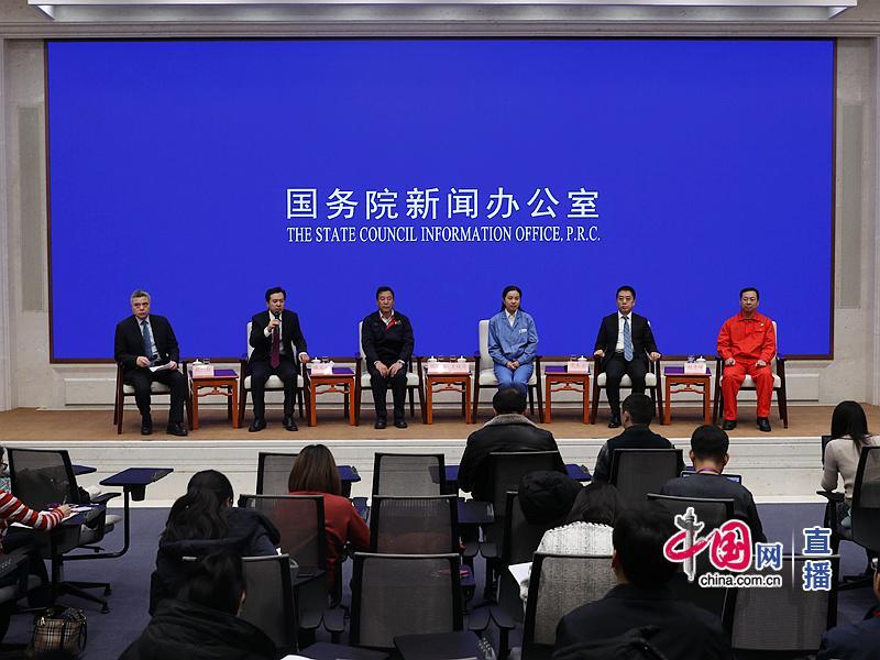新闻办就“改革开放与中国高技能人才队伍建设”举行中外记者见面会