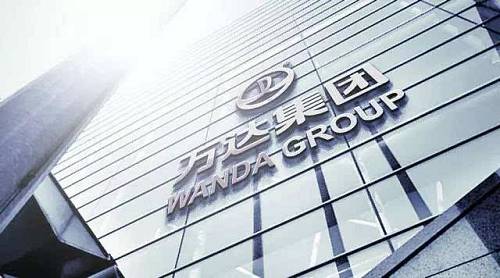 “今天一早到公司,上级领导就通知要裁员,领导和人力资源部门的人在房间里,把员工一个个单独叫过去谈话,并且告诉我们签不签协议都一样要走人,不签协议也没用,公司会单方面终止合同。如果不签的话,会把合同快递到家庭地址。现在已经通知1000多名员工了。”