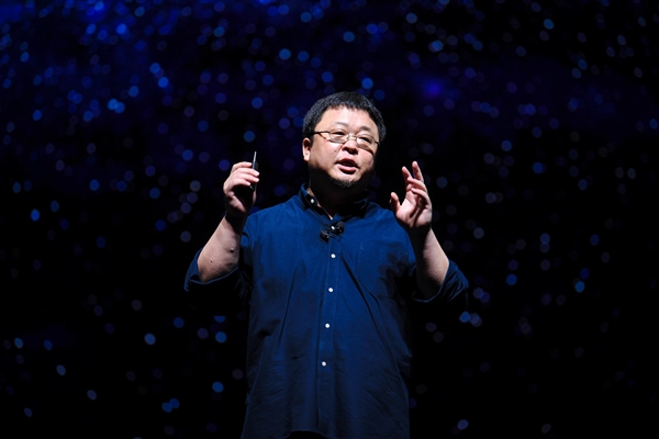 锤子科技陷入危机：罗永浩太过理想主义？