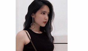 越南高中妹子福利美照 皮肤白皙，傲人上围呼之欲出