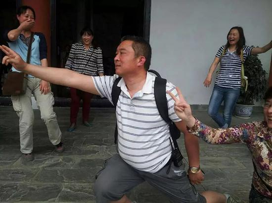 刘浩几十年来历经磨难，唯一的生活诀窍就是乐观向上。