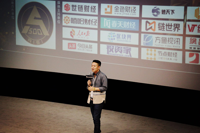 据主办方透露，此部电影主要讲述了一个80后影视公司老板，因欠巨额债务无力还款而被高利贷催债，紧要关头偶然回忆起自己曾经有上千个比特币，但忘记了密码！之后开始用一系列办法寻找比特币密码。期间不断迷失自我，想重新包装以前的项目，这个过程中经历了币圈、链圈、矿圈跌宕起伏的戏剧性生活，费了九牛二虎之力，募集了一大批比特币，而正准备变现还钱重启大项目时，又碰到94事件，经过激烈的内心挣扎，不得不退币！退币后又去俄罗斯尝试用催眠术找回自己的密码……寻找比特币密码其实也是主人公找回人生密码、事业密码以及发现区块链技术革命的过程。