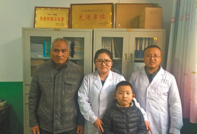 说说咱的新开始新希望
村里有1800多人,每天来看病买药的就有几十个。“给村民建档也归我们管,要是碰上出不了门的,我们还得上门给病人瞧病。”
【详细】