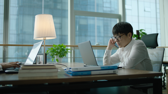 长虹暖心短片《爸妈的新视界》正式发布，只需一步“焕新”温暖