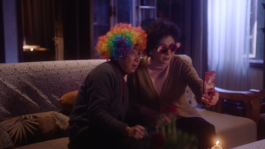 长虹暖心短片《爸妈的新视界》正式发布，只需一步“焕新”温暖