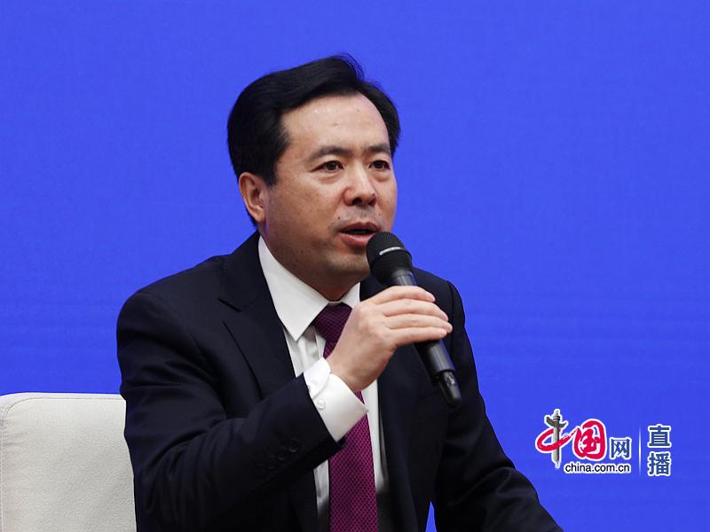 新闻办就“改革开放与中国高技能人才队伍建设”举行中外记者见面会