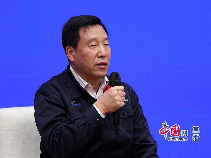 新闻办就“改革开放与中国高技能人才队伍建设”举行中外记者见面会