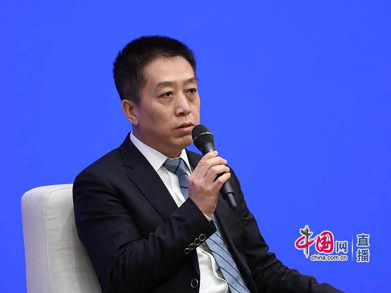 新闻办就“改革开放与中国高技能人才队伍建设”举行中外记者见面会