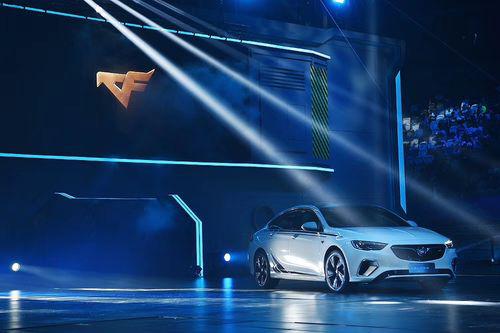 最会玩跨界合作的游戏品牌，见证CF十年IP背后的营销想象力