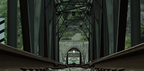 “从一吻跨年到一眠跨年”,复盘《地球》背后的错位式营销