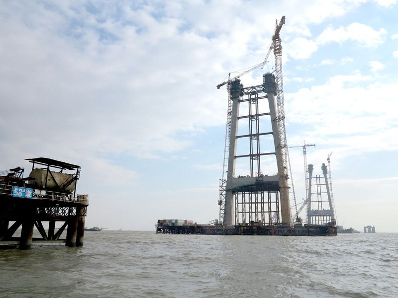 撑起港珠澳大桥的“太钢造”
太钢在企业内部大力营造创新氛围，依靠技术创新积聚市场竞争力。把创新作为破解困难的关键抓手，淘汰落后产能，增产高端高效钢材品种，发展极具潜力的新材料产业，不断提高供给水平。
【详细】
