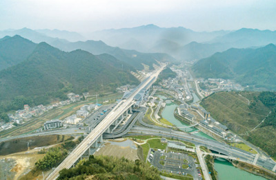 坐上高铁离梦想更近