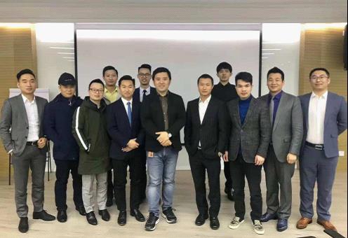 微世界新零售商学院：微商从业者一站式在线培训服务平台