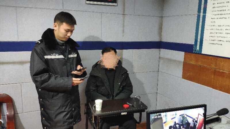 警方通报“海底捞不雅视频”：男子破解wifi投屏，已刑拘