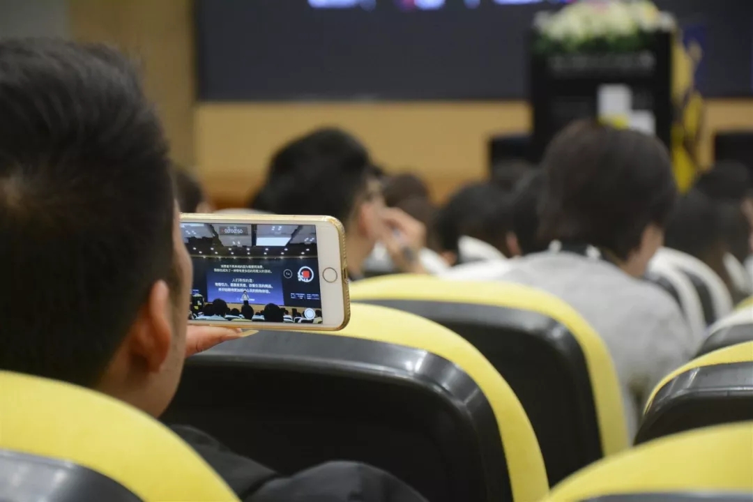 “30+国际艺术设计周”高峰论坛 | 新零售时代下，实体店路在何方？