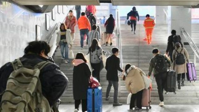 “霸座”还推搡乘警？一旅客被拘！