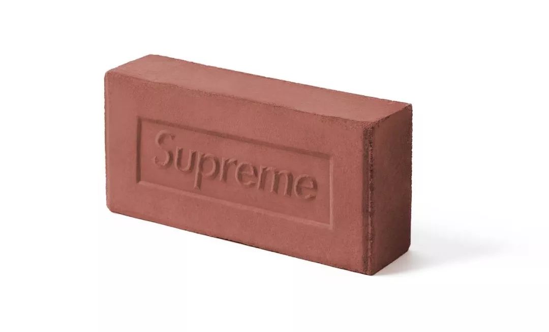 从不缺席的时髦“周边”