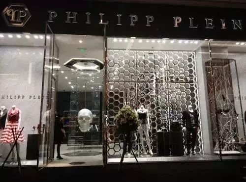 甄子丹为这个辱华品牌走秀，仅10秒钟引发轩然大波！