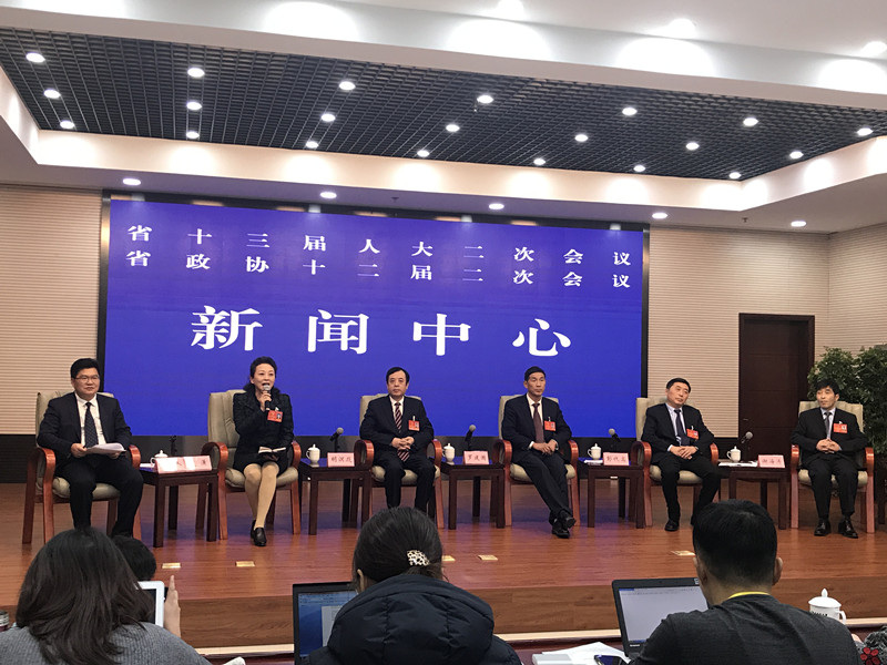 安徽省两会新闻中心举行第三场新闻发布会 民生工程建设情况介绍