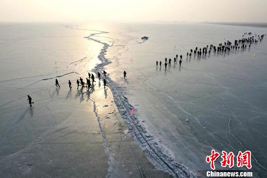 中国旅游新闻网：新疆博斯腾湖“冰雪+”让冰雪体育“热”起来 冰雪旅游“火