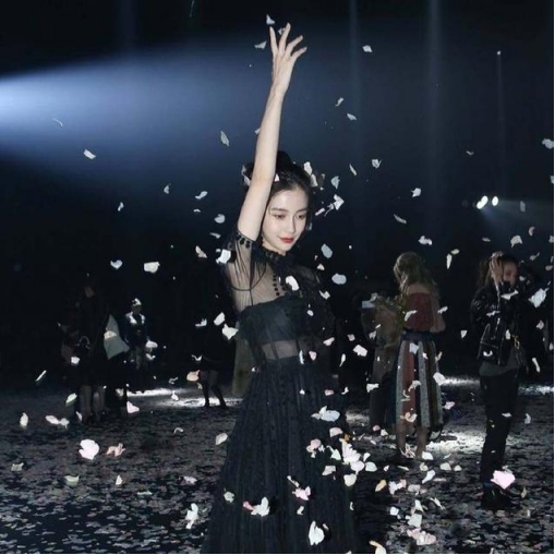 抖音快闪季“抢镜”巴黎时装周 短视频营销赋能时尚大牌年轻化