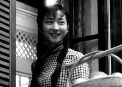 有人犯规！春节拍黑白广告！