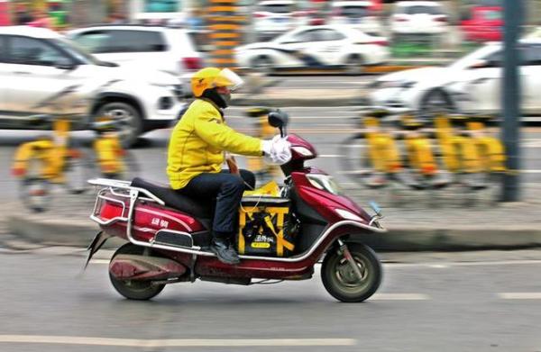 澎湃思想周报｜要不要谢外卖员？卡温顿男子高中罗生门事件