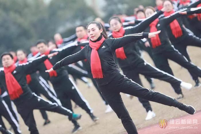 竞技场上 奔跑迎新