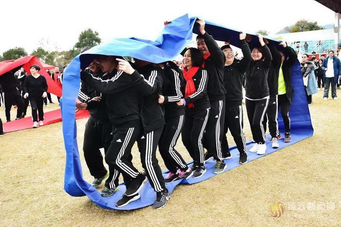 竞技场上 奔跑迎新