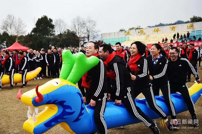 竞技场上 奔跑迎新