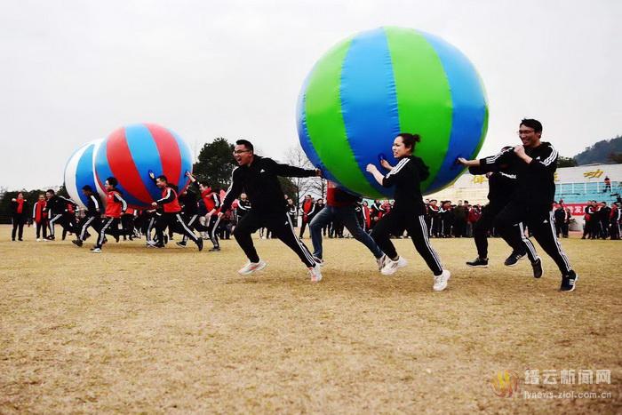 竞技场上 奔跑迎新