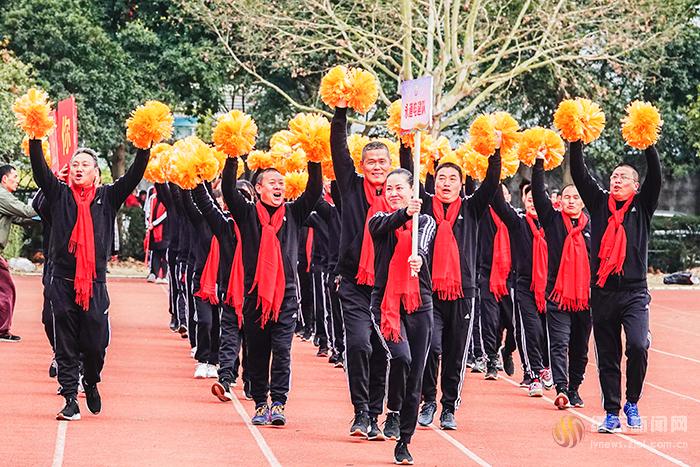 竞技场上 奔跑迎新