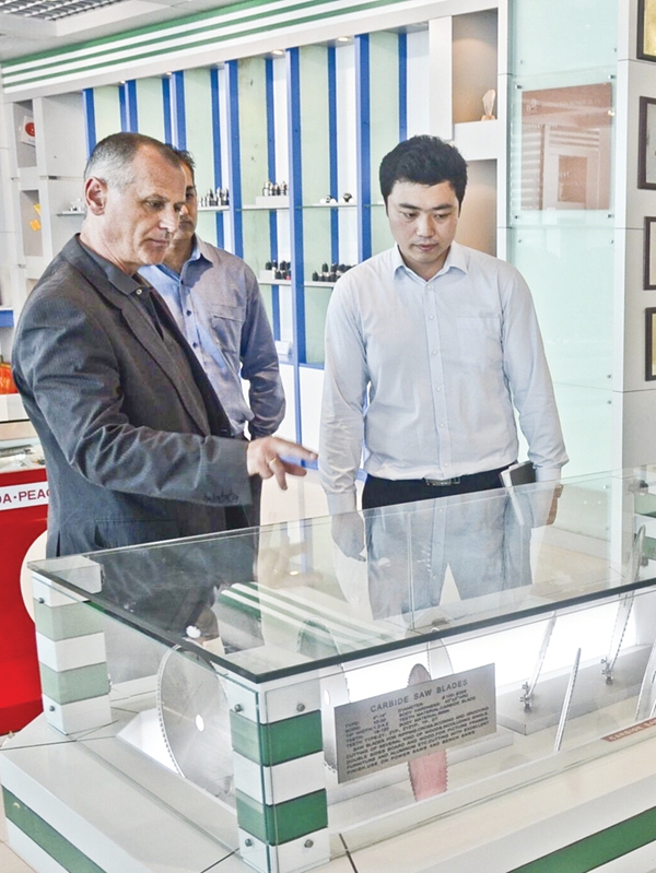 为了梦想 我们都在努力奔跑