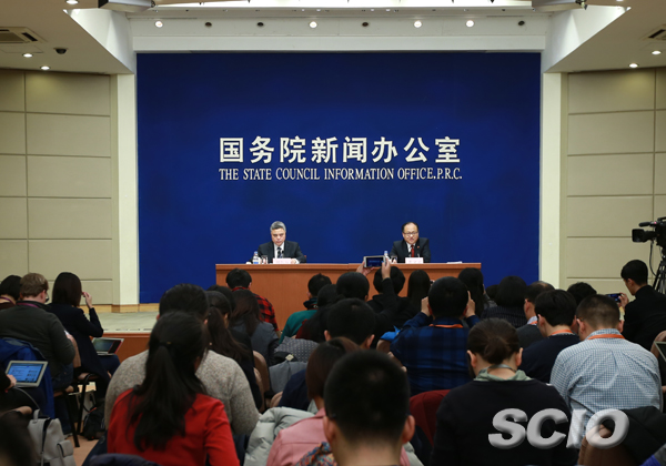 新闻办举行解读《政府工作报告》吹风会