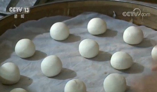 年味儿渐浓:腊月二十八,把面发