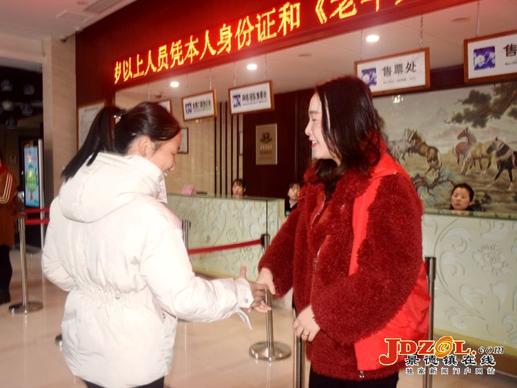 【新春走基层】古窑新春年味浓全国各地游客体验陶瓷文化