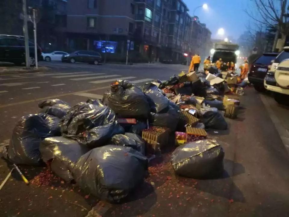 燃放烟花爆竹污染有图为证:大连除夕夜PM2.5飙升