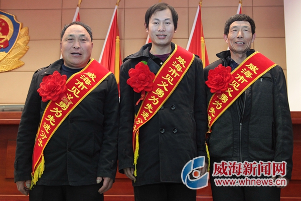 挺身而出 唱响正义之歌