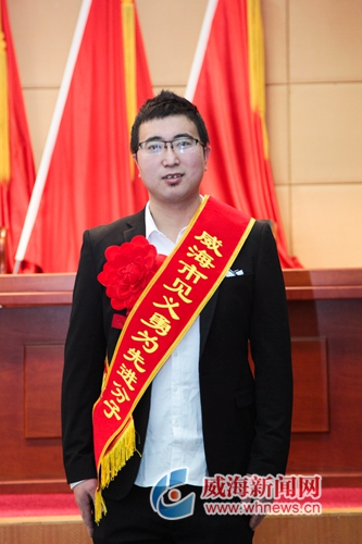 挺身而出 唱响正义之歌