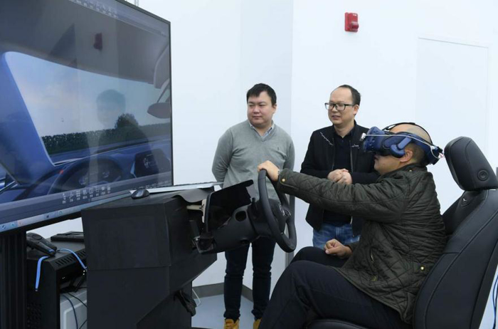 泛亚金桥园区于今年4月正式投入使用，聚焦于未来前瞻设计、造型及工程研发能力的提升，拥有前瞻及造型设计开发、软件中心、前期架构开发、缩比模型风洞、电子电器开发等众多关键研发设备。目前研发体系已形成1个泛亚，2个园区（金桥园区-工程协同、造型设计及软件开发园区；唐镇园区-整车及子系统、零部件开发验证园区），3个分中心（沈阳、烟台、武汉），4个试验基地（广德试车场、黑河寒区试验基地、吐鲁番热区试验基地和格尔木高原试验基地）的布局。