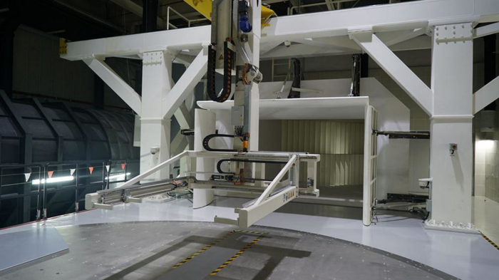 泛亚金桥园区于今年4月正式投入使用，聚焦于未来前瞻设计、造型及工程研发能力的提升，拥有前瞻及造型设计开发、软件中心、前期架构开发、缩比模型风洞、电子电器开发等众多关键研发设备。目前研发体系已形成1个泛亚，2个园区（金桥园区-工程协同、造型设计及软件开发园区；唐镇园区-整车及子系统、零部件开发验证园区），3个分中心（沈阳、烟台、武汉），4个试验基地（广德试车场、黑河寒区试验基地、吐鲁番热区试验基地和格尔木高原试验基地）的布局。