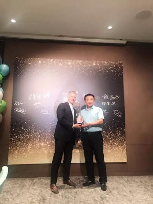 北京美莱皮肤科刘崇主任受邀出席全球2018美国miraDay医疗美容学术盛会并作特邀报告