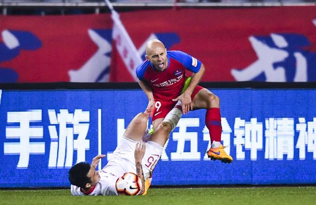 深足卓尔危机公关！葛振被放下预备队，拉斐尔停薪+罚款50万