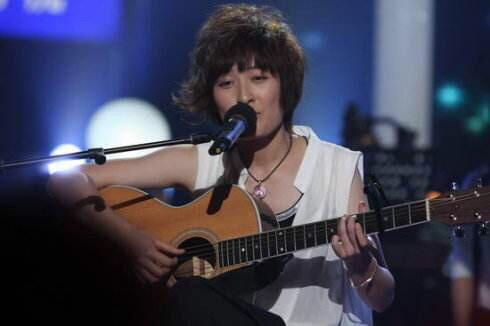 被骂十年才翻红，因为怼机场工作人员又被群嘲？曾轶可在想什么？